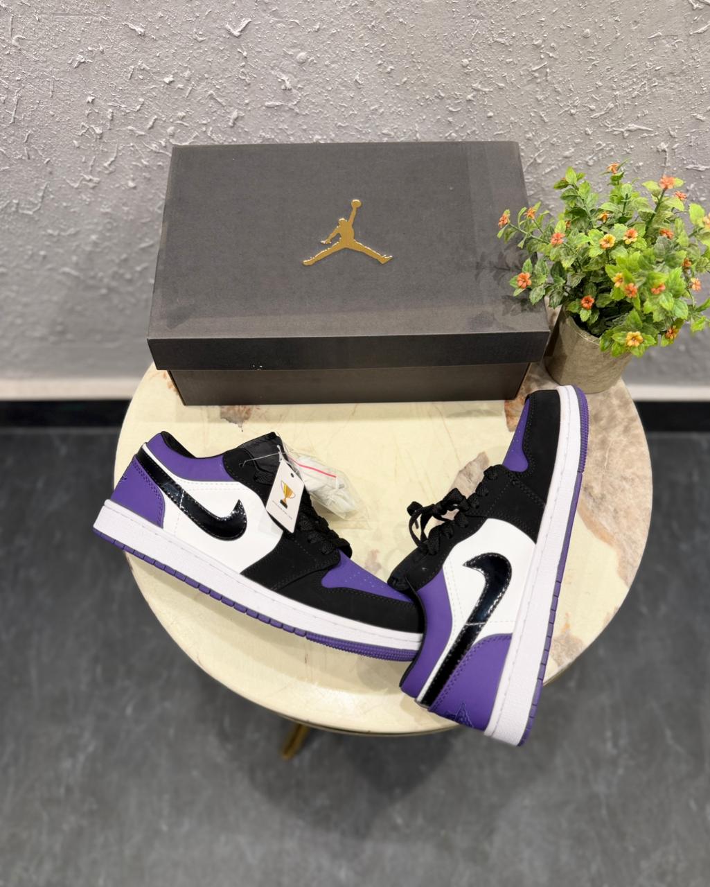 AIR JORDANS RETRO 1 LOW COURT PURPLE